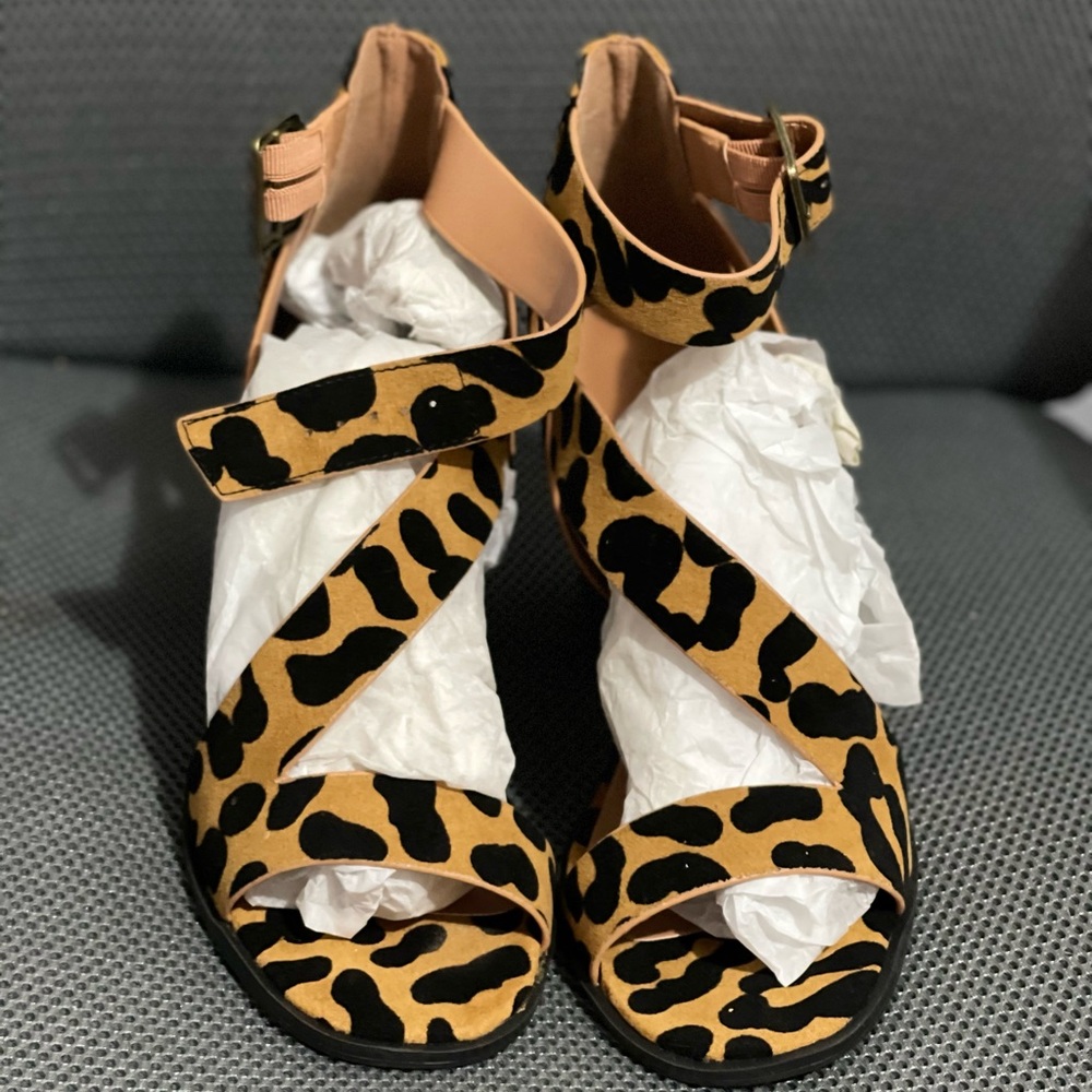 Qupid brand cheetah print strappy block heels. - Picture 5 of 12